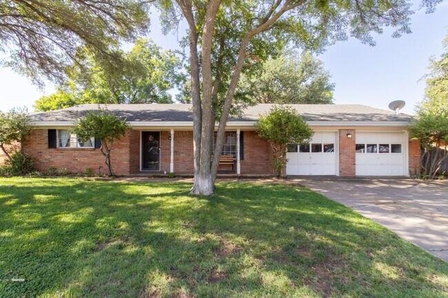 Photo - 1535 Primrose Dr