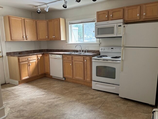 Building Photo - 384 Saint Paul St Unit 1 Rental