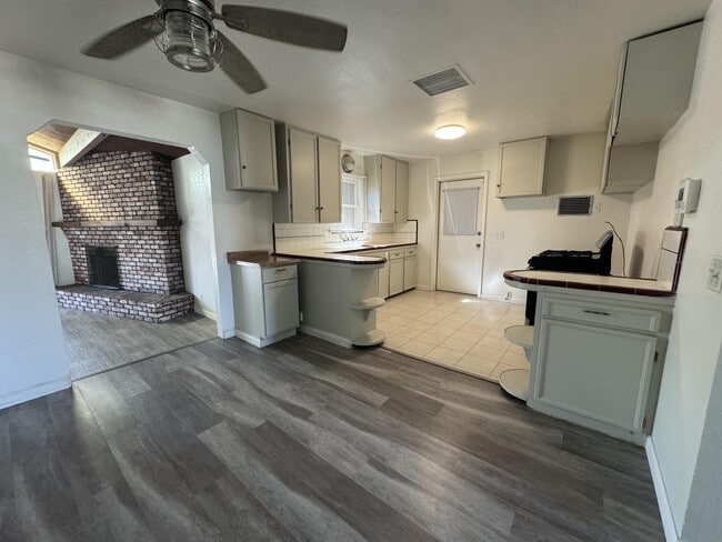 Photo - 4133 Kenmore Dr S