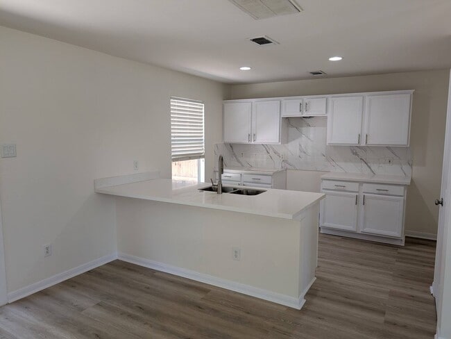 Building Photo - One-of-a-kind home in Tomball