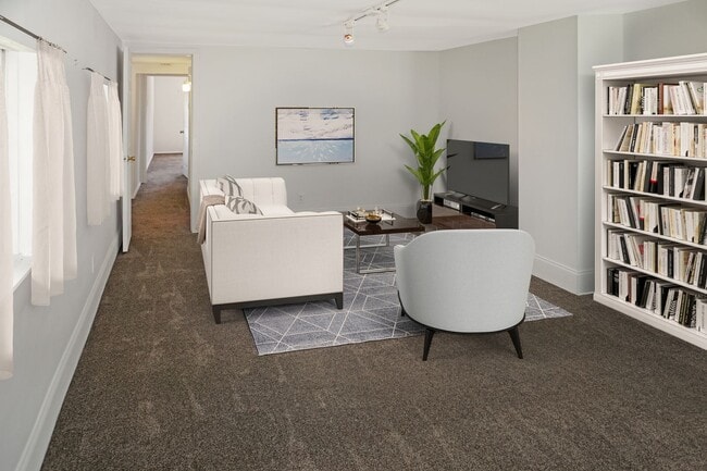 Photo - 3 Bed / 1 Bath - Split Level House with Re...