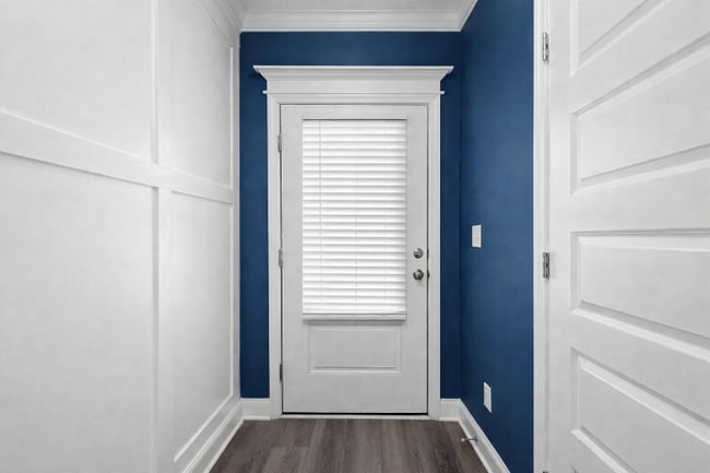 Photo - 1080 Linsmore Ave