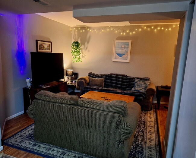 Photo - 1917 Oakwood Dr