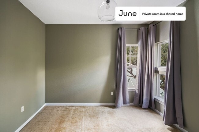 Photo - Room in Shared 5 bed/2.5 bath home Unidad D