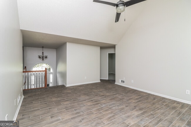 Photo - 435 Amy Blvd