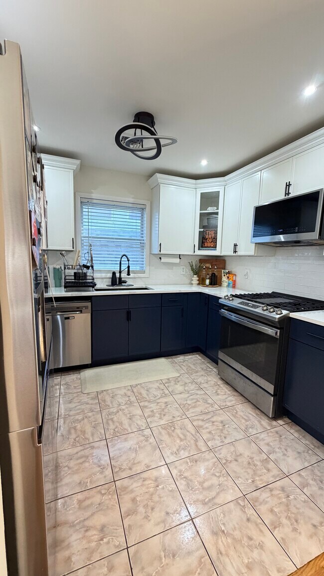 785 Ridge St Unidad FL 2