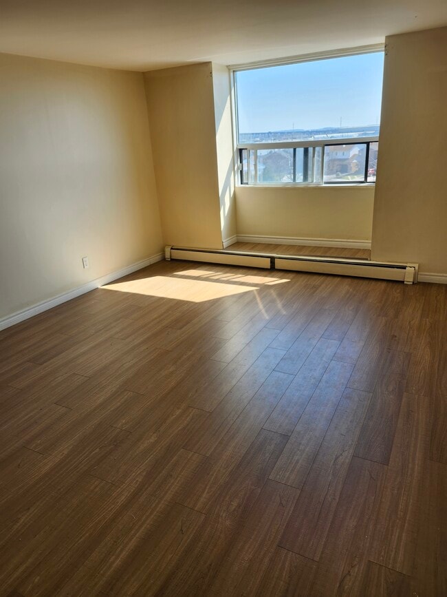 Photo - 260 Grantham Ave