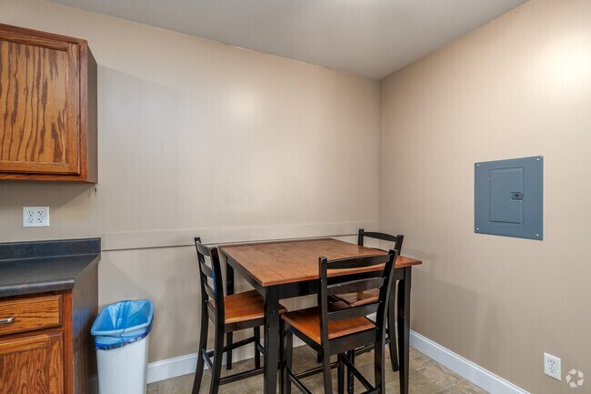 3BR, 1BA - 1,250SF - Dining Area - Cornerstone Suites - 50-52 Tompkins St