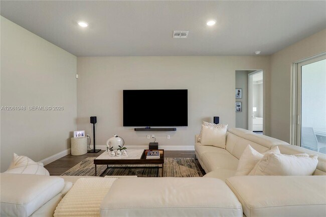 Photo - 6489 Cloverdale Ave