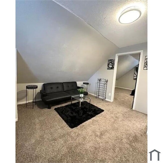 Photo - 216 E 33rd St