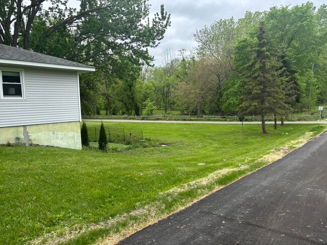 Photo - 1565 Spaulding Ave SE