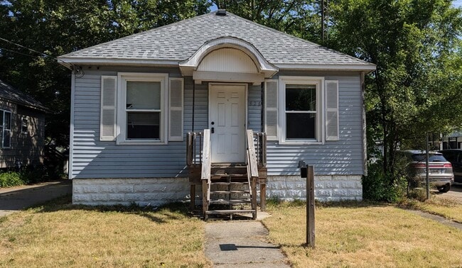 Photo - 826 W Grand Ave House