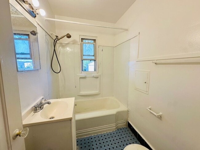 Photo - 2 Bedroom 1 Bath House For Lease Section 8...
