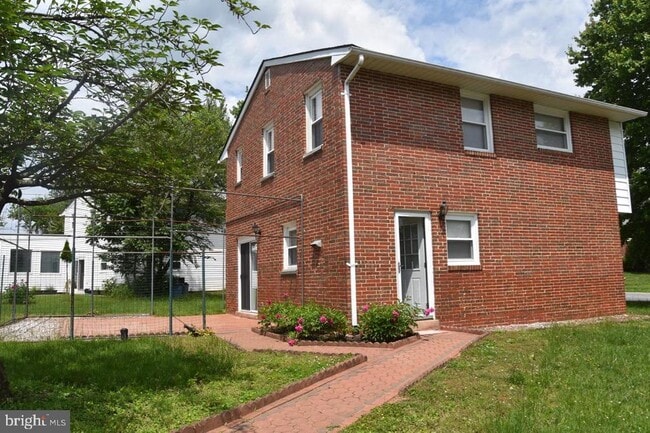 6820 Cherokee Dr
