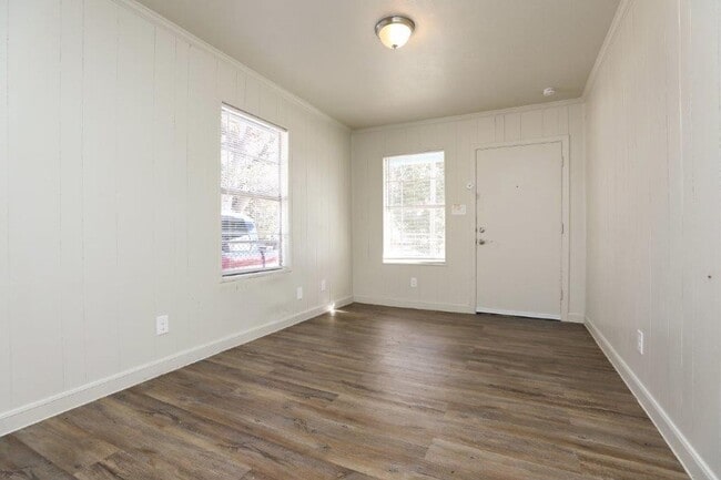 Photo - Historic Row House District – Move-In Special! Only $497 Deposit (with fully qualified applicatio...