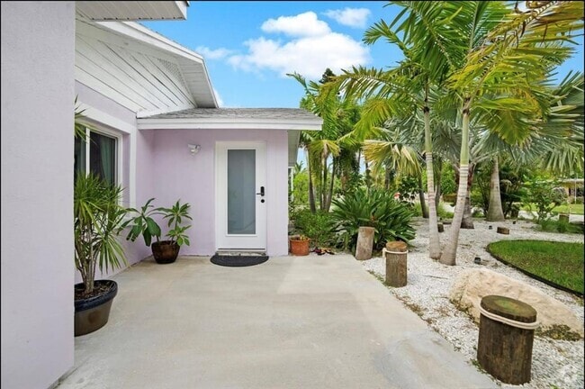 Building Photo - 1210 Bay Palm Blvd Rental