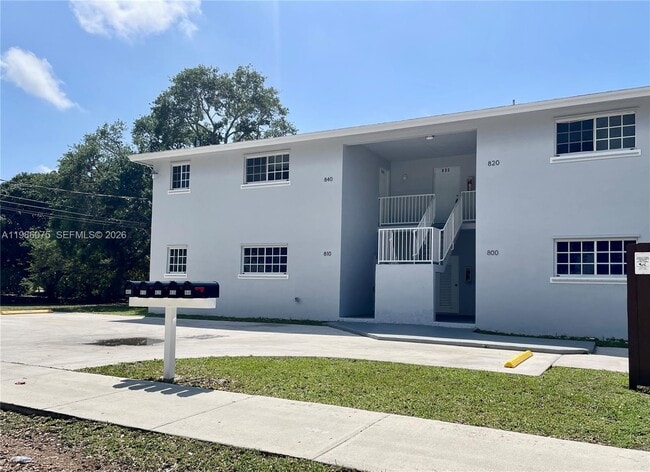 Photo - 800 SW 10th Ave Unidad 800