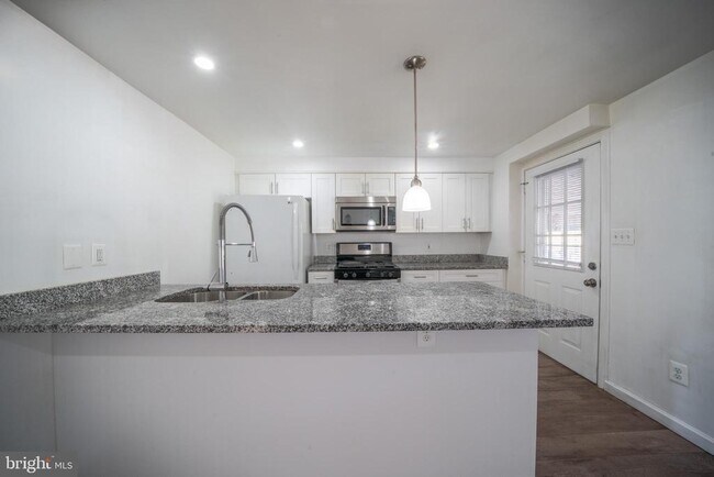 Building Photo - 3167 Ryerson Cir
