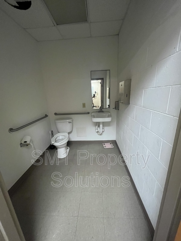 Photo - 2312 S Main St