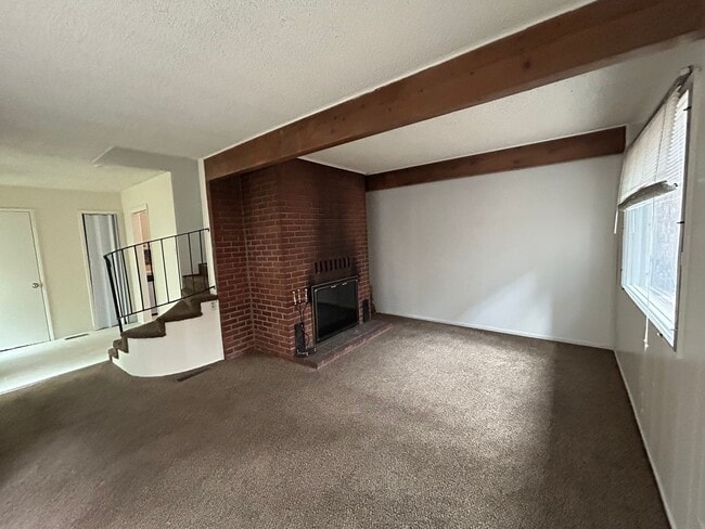 Photo - 4 Bedroom + Family Room - Spacious Home wi...