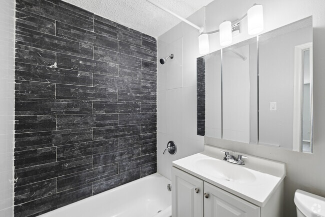 2BR, 1BA - 900SF - Bathroom