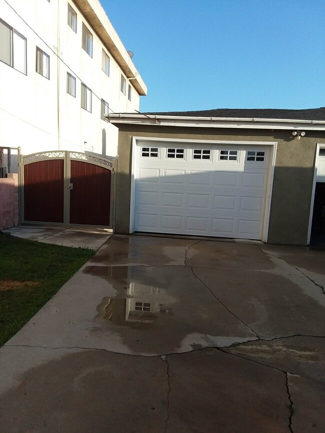 Photo - 4460 137th St Unit B