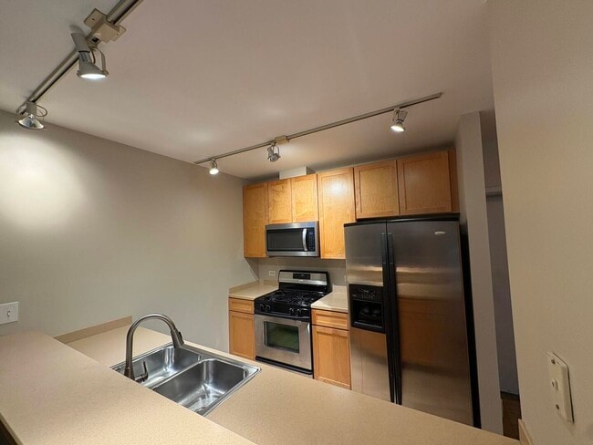 Photo - 1033 E 46th St Unit 201