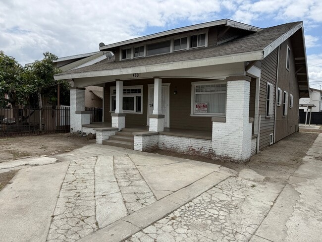 Building Photo - 860 W 56th St Unit 1