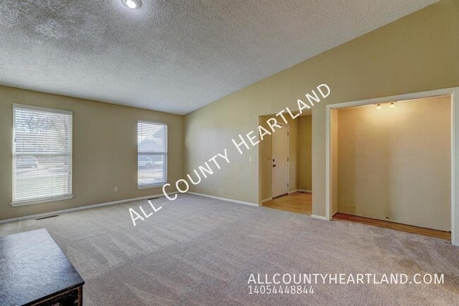 Photo - 841 N Robinson Ave