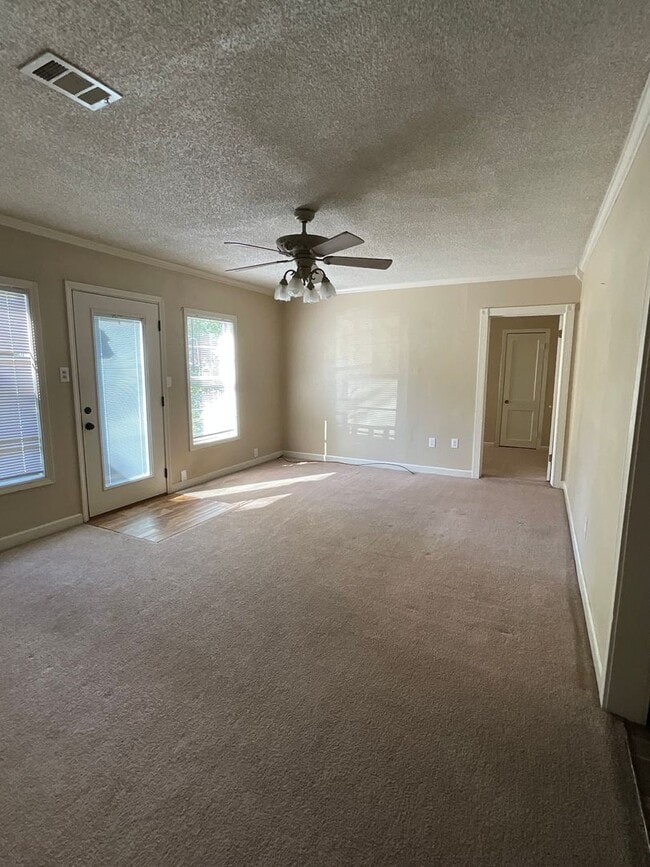 Photo - 901 Dennis Ave