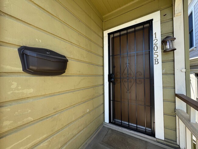 Photo - 1205 Santa Clara Ave Unidad #B