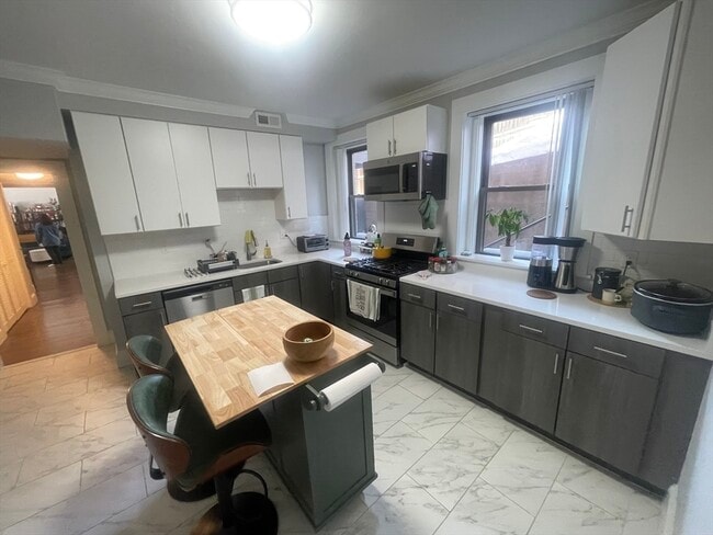 Building Photo - 45 Longwood Ave Unit A