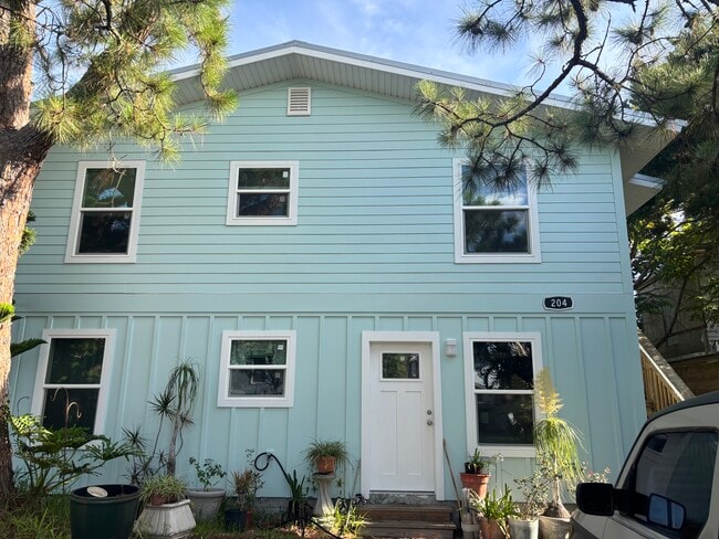 Building Photo - 204 9th St Rental