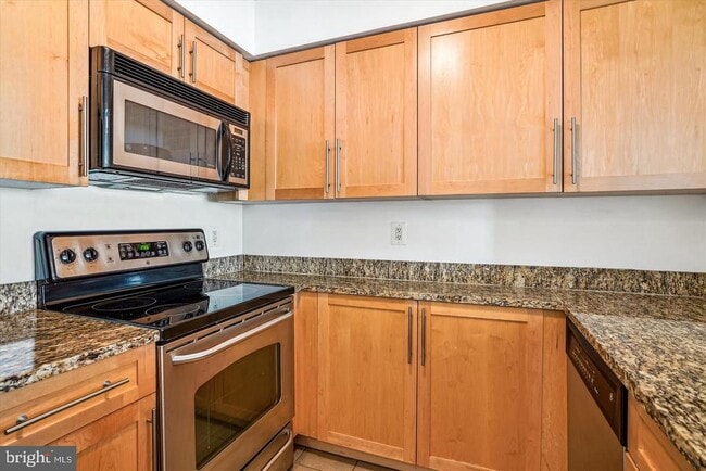 10101 Grosvenor Pl Unidad 407