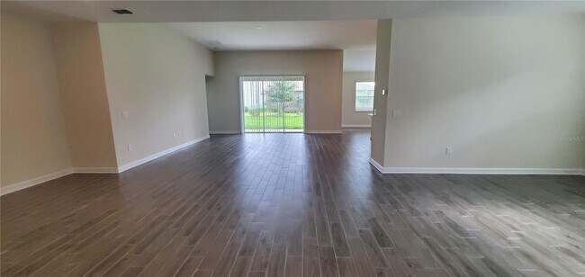 Photo - 2065 Camden Loop