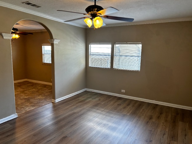 Photo - 105 Cardinal St