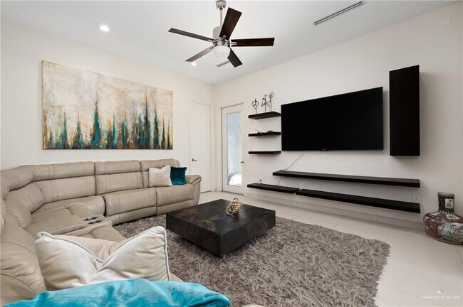 Photo - 22 Toronto Ave