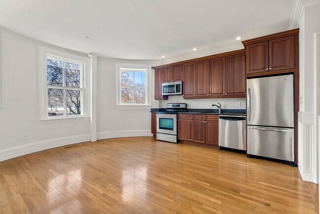 Building Photo - 244 Beacon St Unit 1B Rental