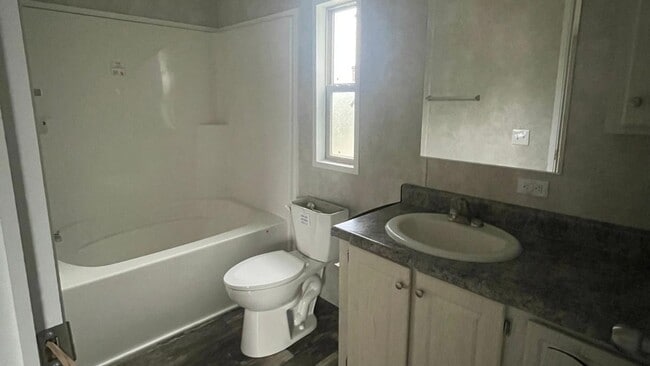 Photo - 1019 W Main St