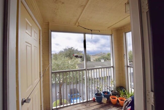 Photo - Very nice 2bed/2bath condo on 3rd floor in gated Equestrian Parc in New Tampa!