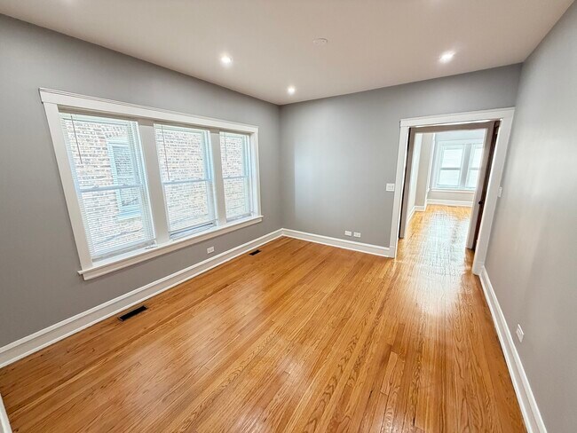 Photo - 4838 W Addison St Unidad 1F