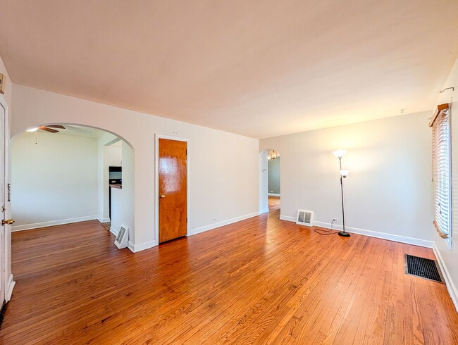 Photo - 631 Balmoral Ave