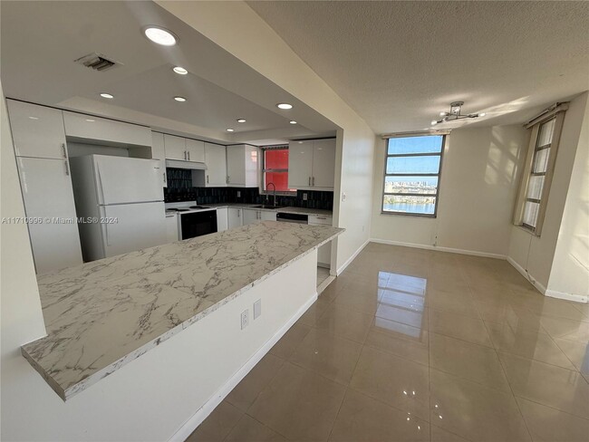 Photo - 1301 NE Miami Gardens Dr Condominio Unidad 1615W