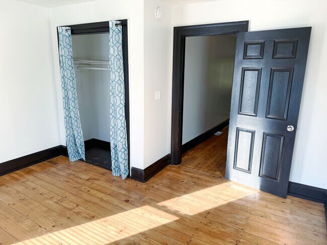 Photo - Large 6 Bedroom, 2 Full Bath Home!