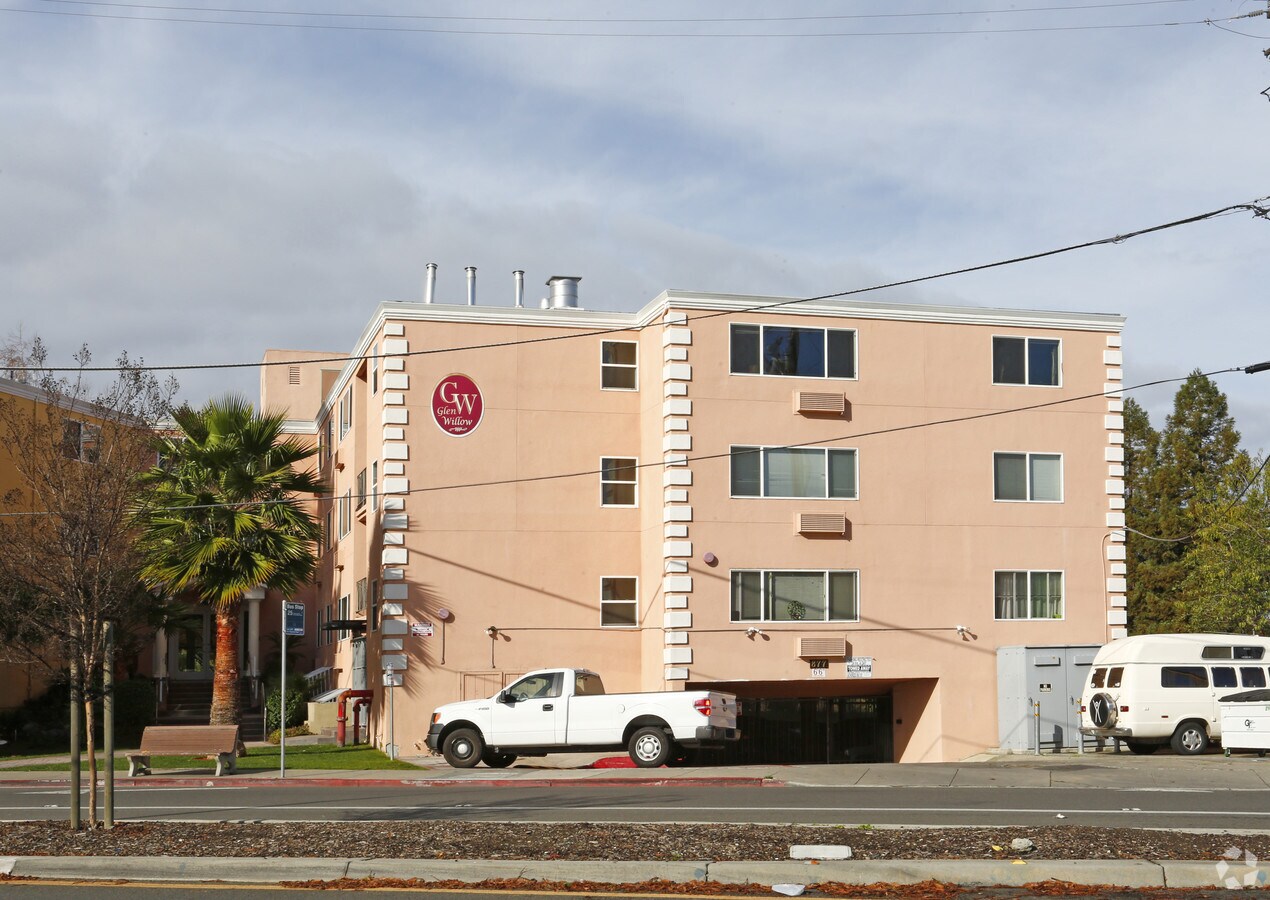 Photo - Glen Willow Apartments