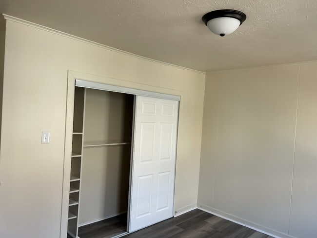 Photo - 651 Hollace St