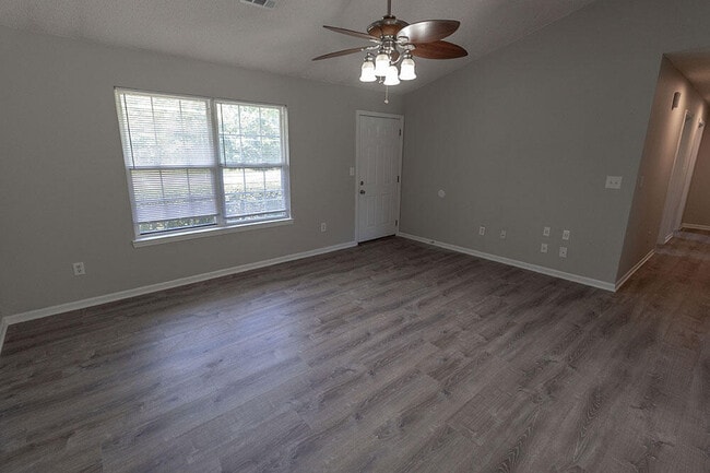 Photo - 610 N Grace Ln