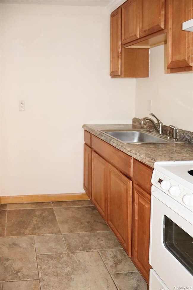 Photo - 642 6th Ave W