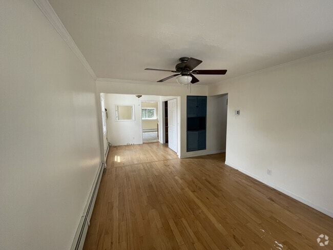 Building Photo - 6 East Ct Unit 1 Rental