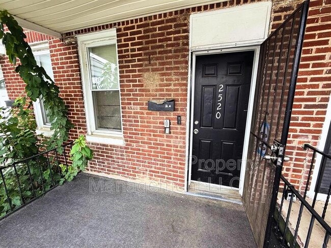 Photo - 2520 W Franklin St